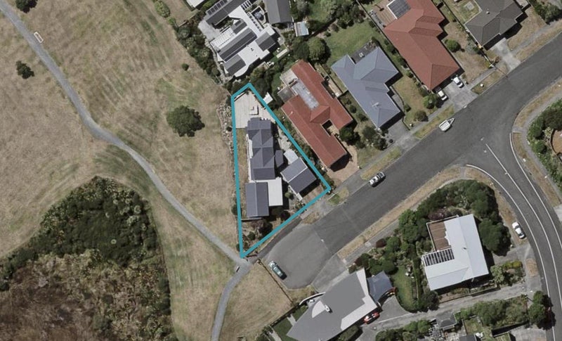 129 Queens Road, Waikanae Beach, Waikanae - Carousel 1
