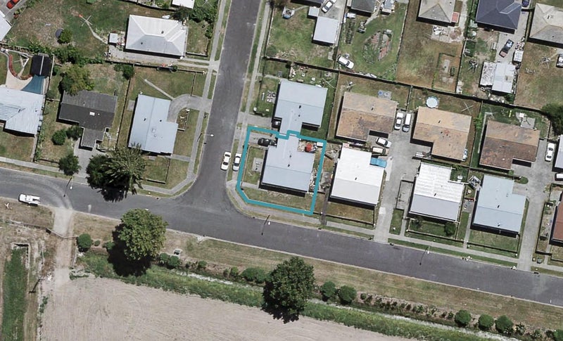 7 Lamb Terrace, Onekawa, Napier - Carousel 1