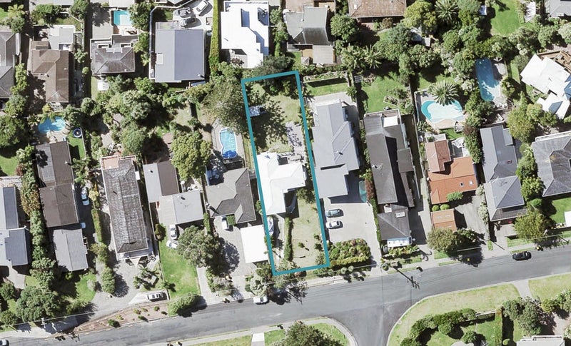 11 Beulah Avenue, Rothesay Bay, Auckland - Carousel 1