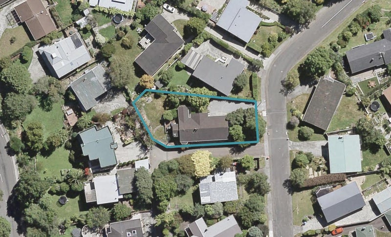10 Harewood Grove, Pinehaven, Upper Hutt - Carousel 1