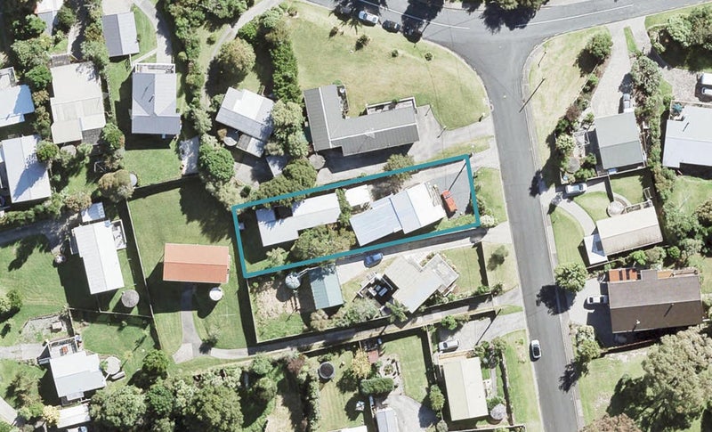 8 Francis Avenue, Stanmore Bay, Whangaparaoa - Carousel 1
