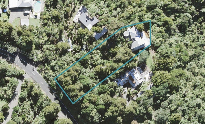 565 Scenic Drive, Waiatarua, Auckland - Carousel 1