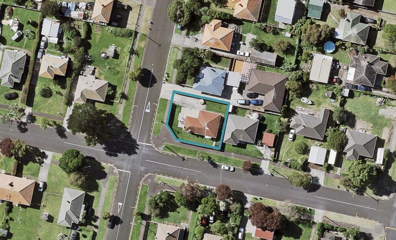 28 Kawiti Avenue, Point England, Auckland - Carousel 1