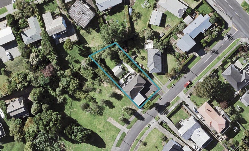 5 Clairville Crescent, Wai o Taiki Bay, Auckland - Carousel 1
