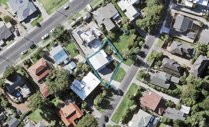 14 Luplau Crescent, Cockle Bay, Auckland - Carousel 1