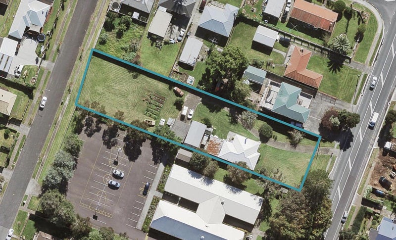 47 Mckenzie Road, Mangere Bridge, Auckland - Carousel 1