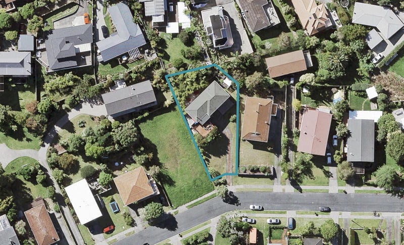 27 Wyoming Avenue, Murrays Bay, Auckland - Carousel 1