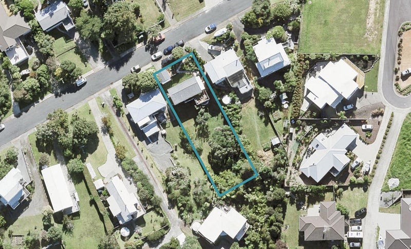 16 Kotanui Avenue, Army Bay, Whangaparaoa - Carousel 1