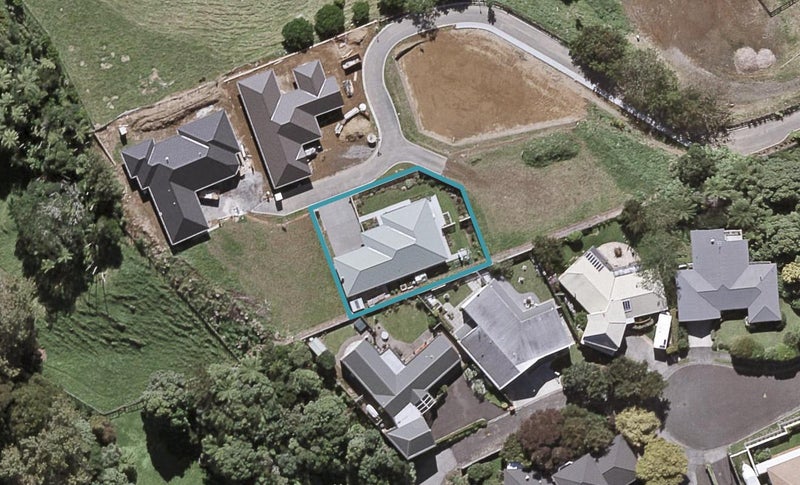 5 Greenridge Lane, Merrilands, New Plymouth - Carousel 1