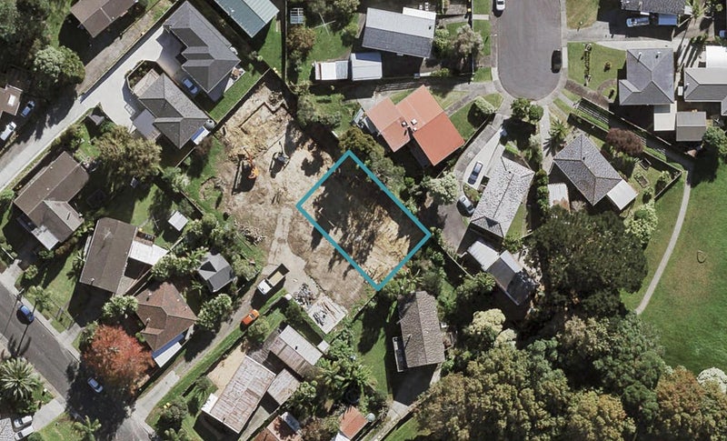 17A Normanton Street, Glenfield, Auckland - Carousel 1