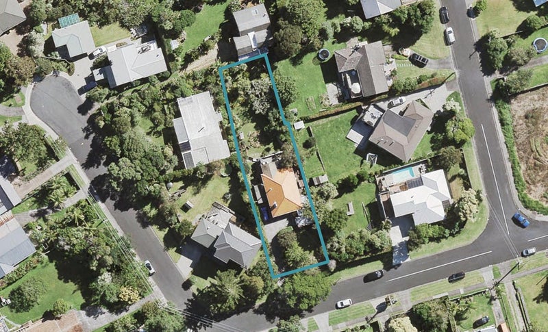 5 Grendon Road, Titirangi, Auckland - Carousel 1