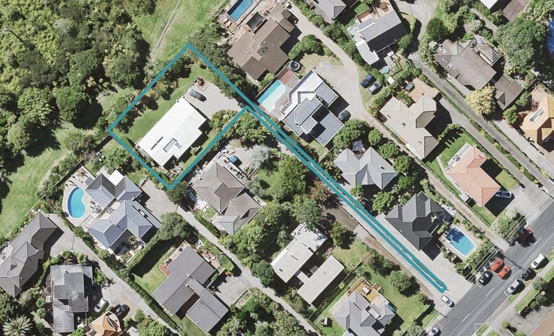 82 Aberdeen Road, Campbells Bay, Auckland - Carousel 1