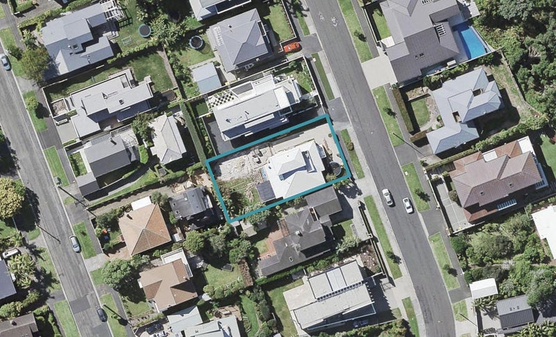 7 Hamana Street, Narrow Neck, Auckland - Carousel 1