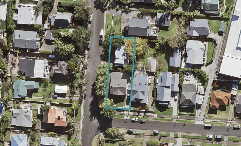 1/2 Tennyson Street, Northcote Point, Auckland - Carousel 1