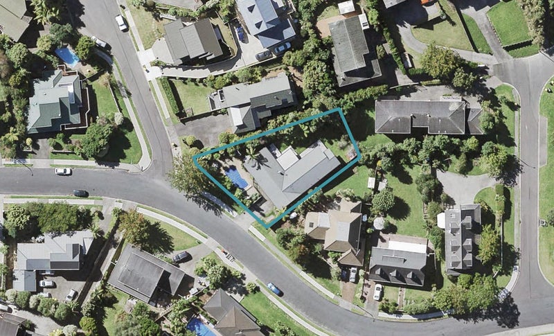 13 Penguin Drive, Murrays Bay, Auckland - Carousel 1