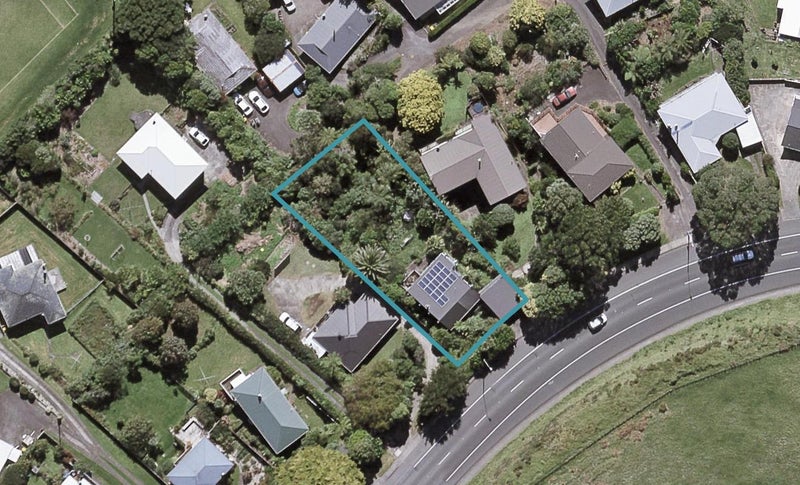 82 South Road, Blagdon, New Plymouth - Carousel 1