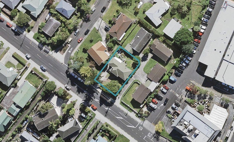 9 Kaipatiki Road, Glenfield, Auckland - Carousel 1