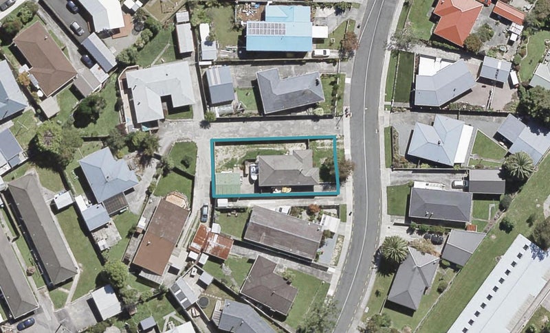 43 Hillside Drive, Maoribank, Upper Hutt - Carousel 1