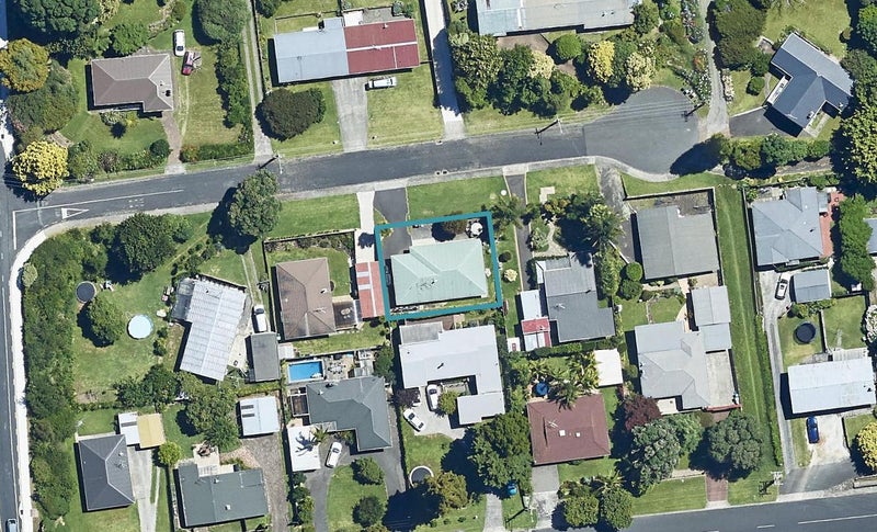 10 Stoddart Place, Brookfield, Tauranga - Carousel 1