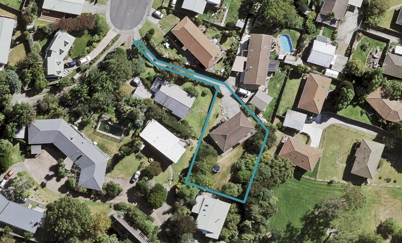 20 Raelene Place, Massey, Auckland - Carousel 1