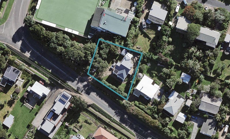 7 Hamilton Road, Surfdale, Waiheke Island - Carousel 1