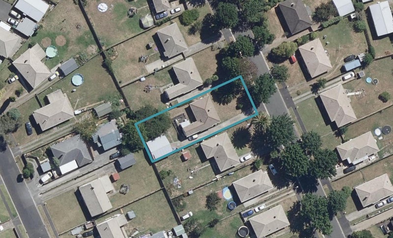 19 Kenney Crescent, Fairfield, Hamilton - Carousel 1