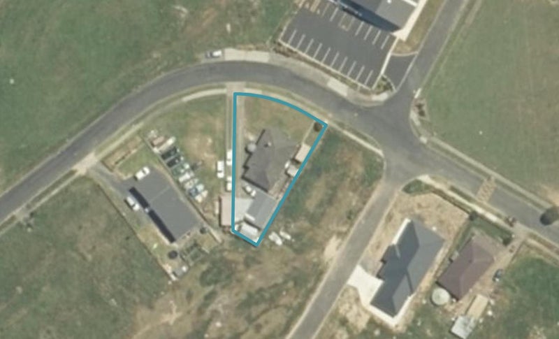 18 Heather Green Avenue, Meremere - Carousel 1