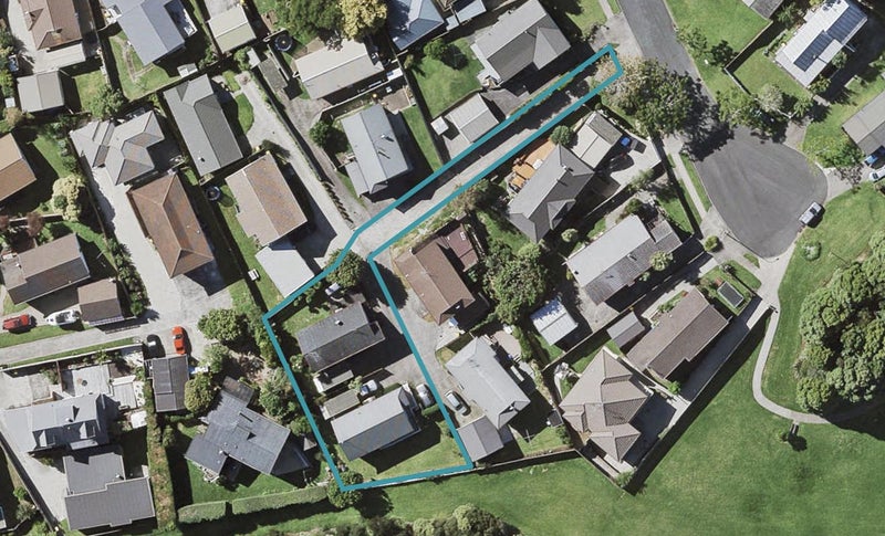 1/13 Coubray Place, Botany Downs, Auckland - Carousel 1