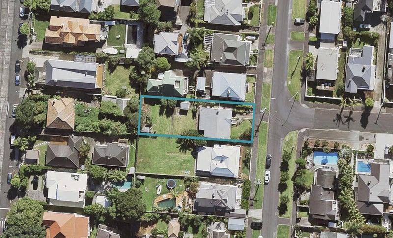 14 Richmond Avenue, Northcote Point, Auckland - Carousel 1