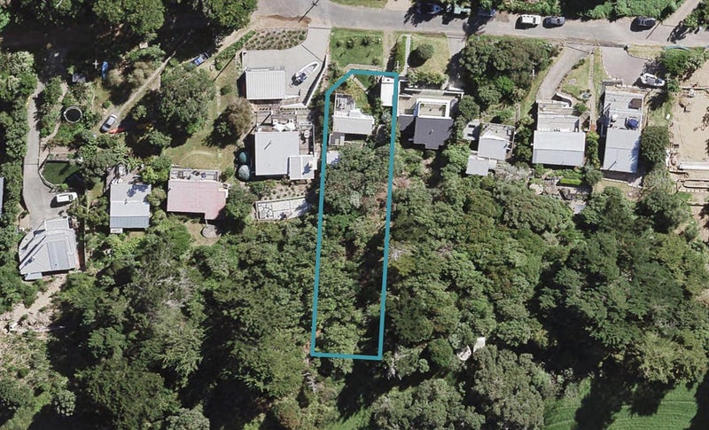 15 Le Roy Road, Onetangi, Waiheke Island - Carousel 1