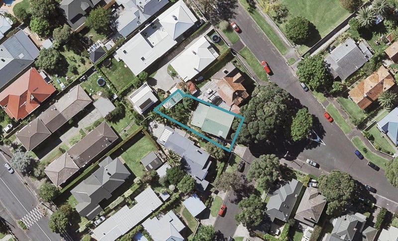 2 Eton Avenue, Devonport, Auckland - Carousel 1