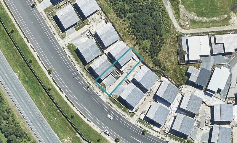 303B Lakes Boulevard, Pyes Pa, Tauranga - Carousel 1