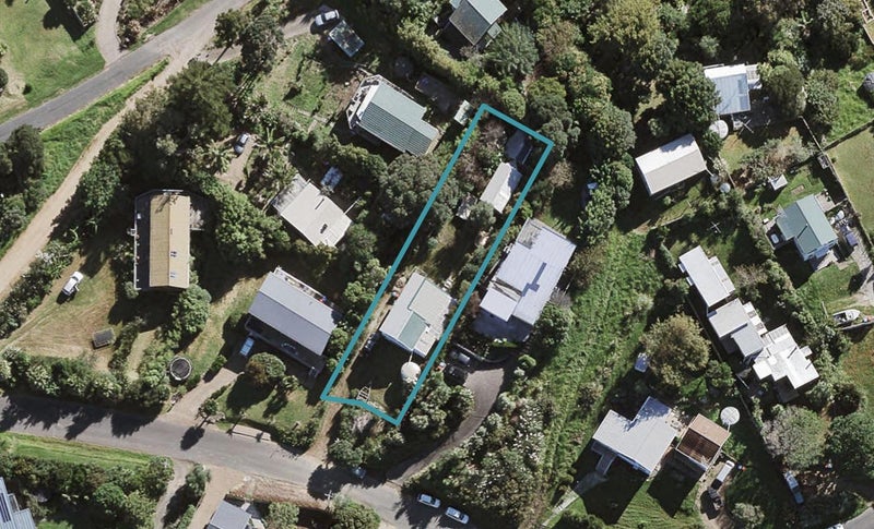 3 Nelson Avenue, Surfdale, Waiheke Island - Carousel 1