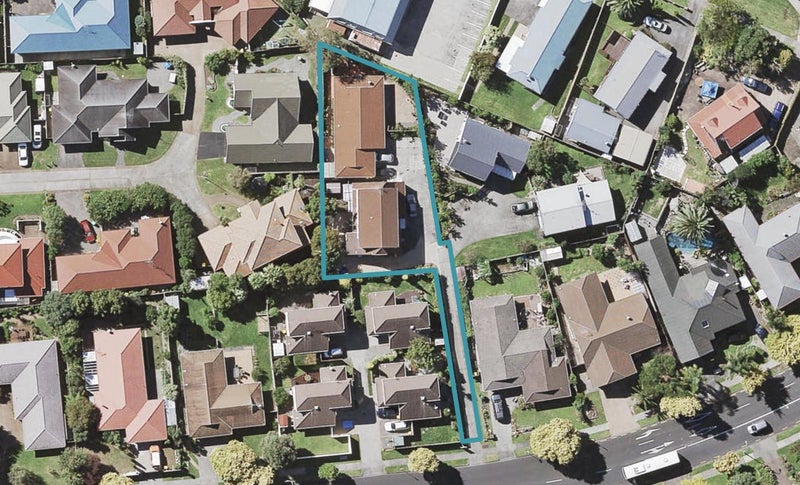 1/13 Millhouse Drive, Northpark, Auckland - Carousel 1