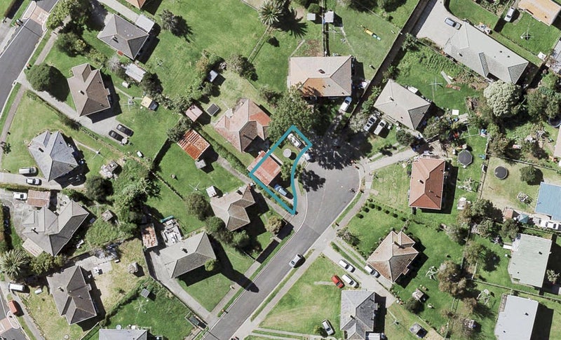 8A Delemere Place, Glen Innes, Auckland - Carousel 1