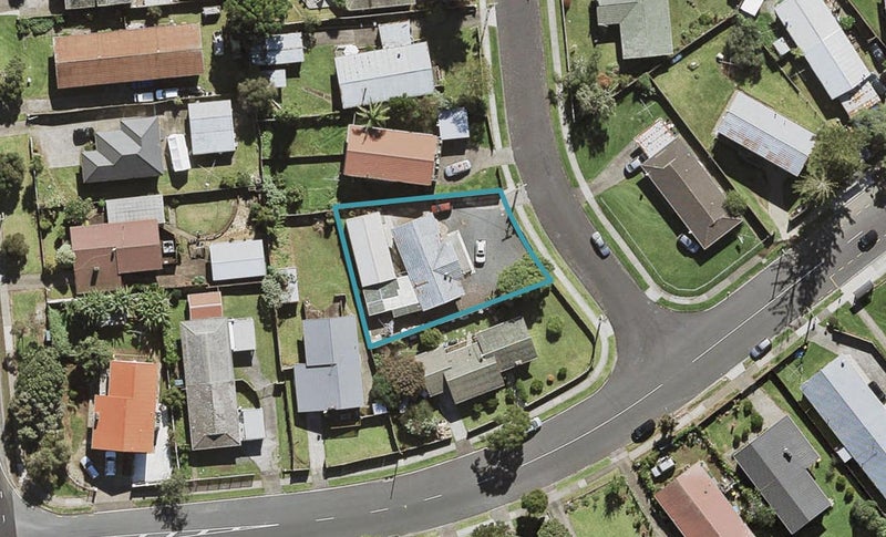 4 Lynette Place, Mangere, Auckland - Carousel 1
