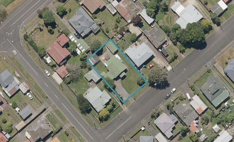 11 Collingwood Street, Whanganui East, Whanganui - Carousel 1