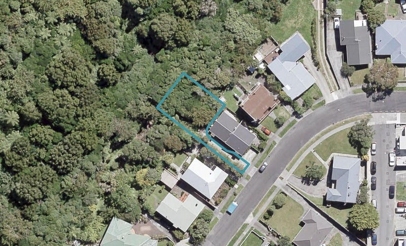 13 Holly Grove, Maungaraki, Lower Hutt - Carousel 1