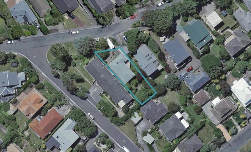 12 Ranui Crescent, Khandallah, Wellington - Carousel 1