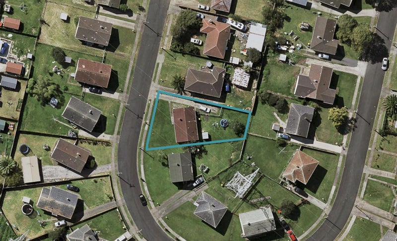 12 Featherston Crescent, Otara, Auckland - Carousel 1