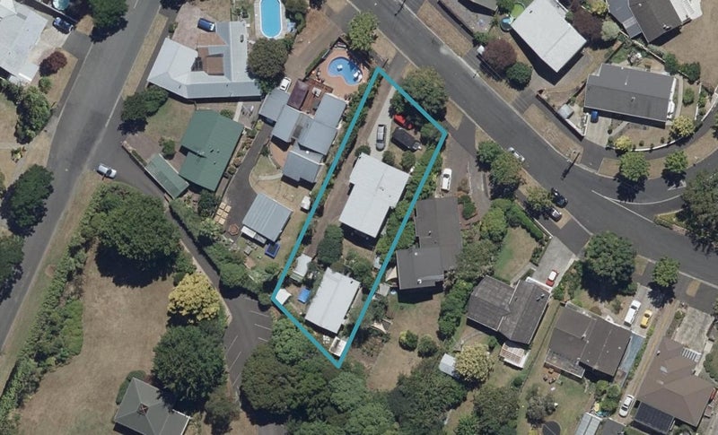 6A Acacia Crescent, Glenview, Hamilton - Carousel 1