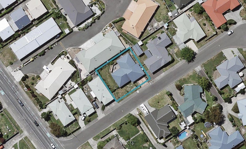 4 Amanda Place, Mayfair, Hastings - Carousel 1
