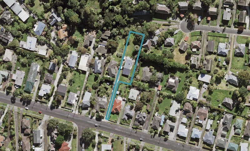 57 Raleigh Road, Northcote, Auckland - Carousel 1