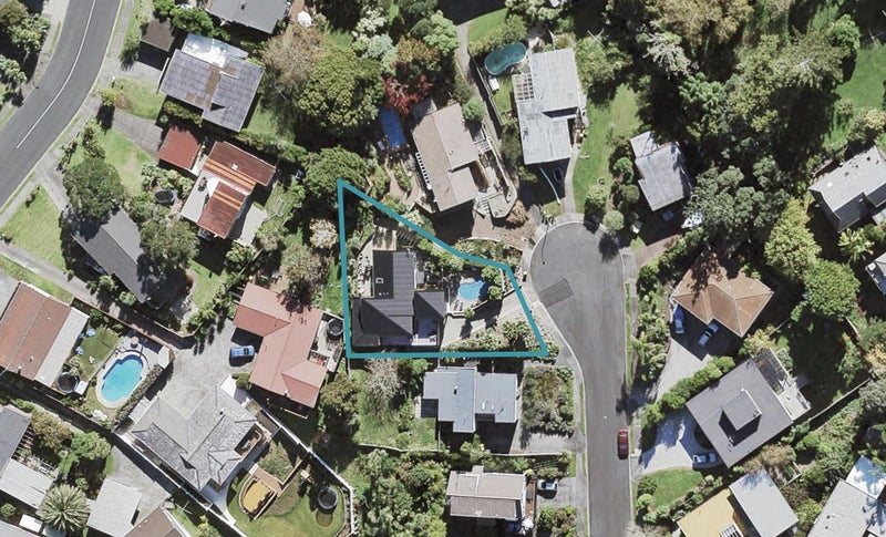 8 Anchor Place, Beach Haven, Auckland - Carousel 1