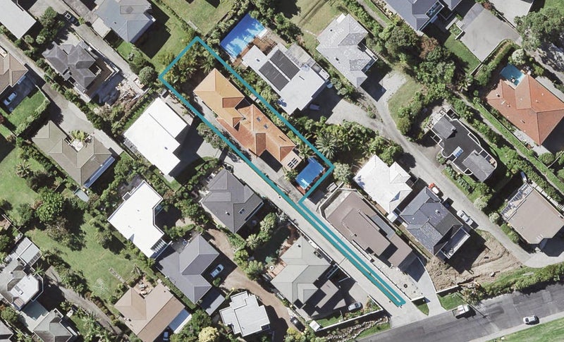 11 Commodore Parry Road, Castor Bay, Auckland - Carousel 1