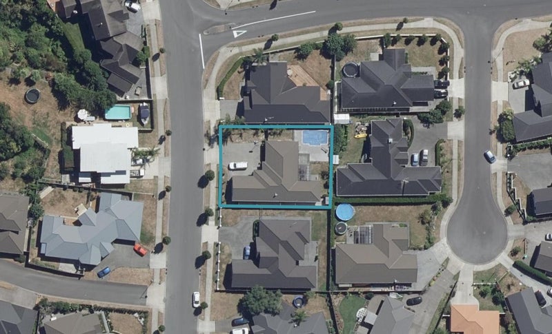 95 Saint James Drive, Huntington, Hamilton - Carousel 1