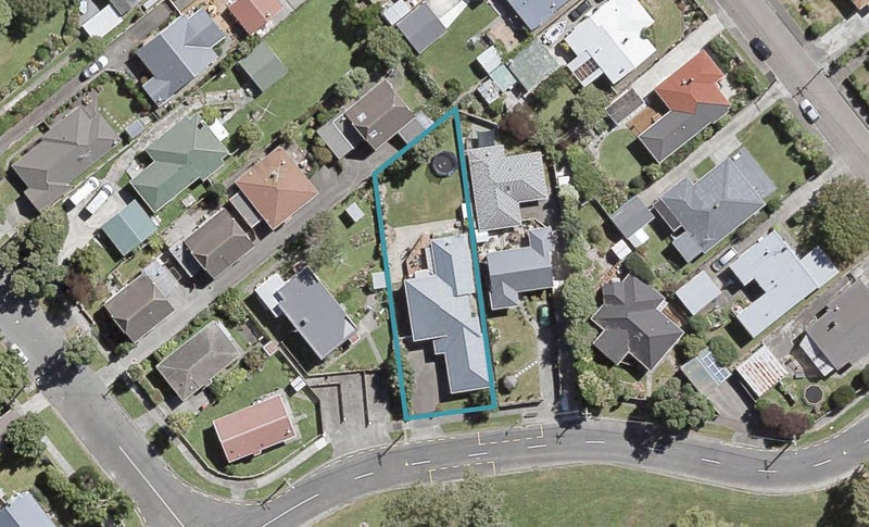 213 Riverside Drive, Waterloo, Lower Hutt - Carousel 1