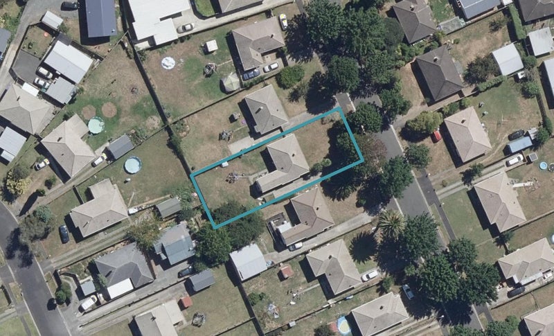 21 Kenney Crescent, Fairfield, Hamilton - Carousel 1