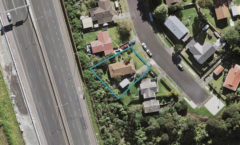 31 Holmes Drive, West Harbour, Auckland - Carousel 1