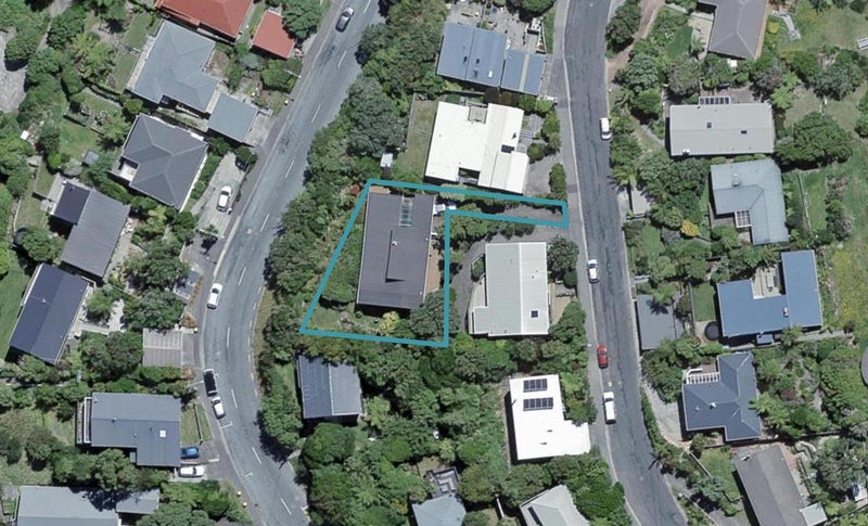 8 Versailles Street, Karori, Wellington - Carousel 1